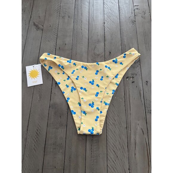 NWT Sunbleached Sky Bottom Capri Floral Print Bikini Bottoms Size Medium - Picture 2 of 4